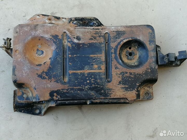 Площадка под акумулятор для VW Golf III/Vento 1996