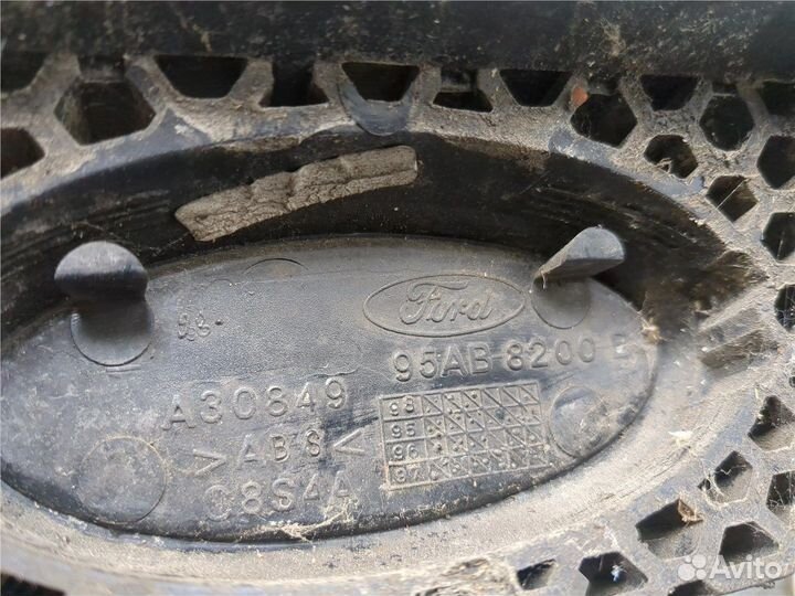 Решетка радиатора Ford Escort, 1998