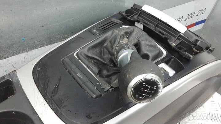 Подлокотник Audi A5 8T 2010