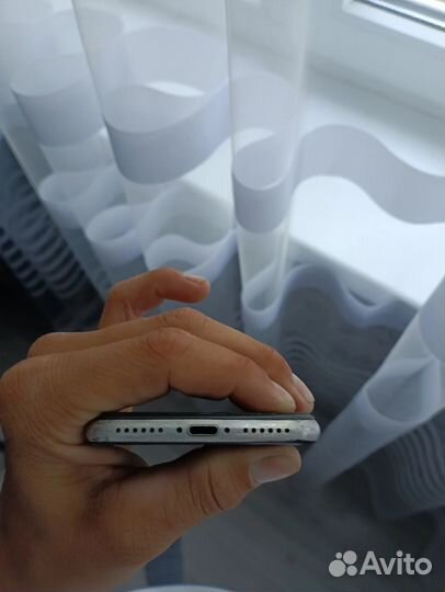 iPhone 8, 64 ГБ