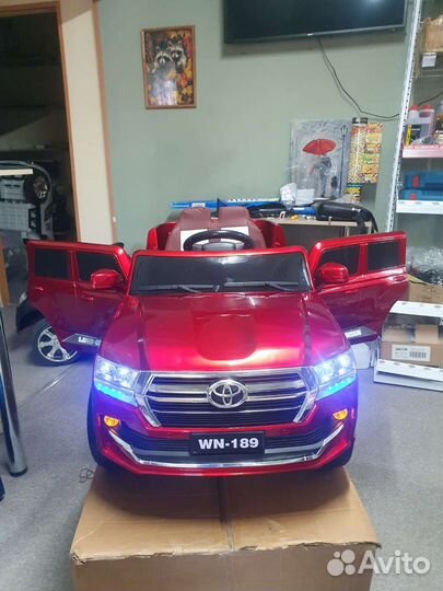 Детский электромобиль jeep 200