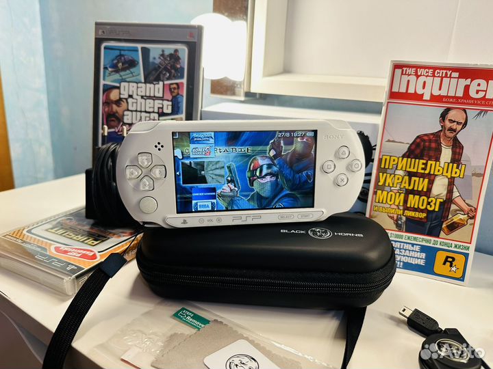 Sony PSP-E1008 White 64 Gb(Big pack,3104 игры)
