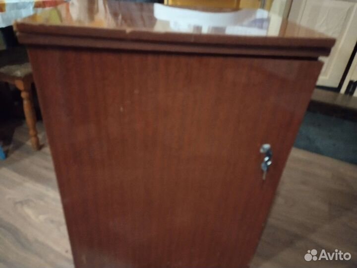 Швейная машина Чайка 142м