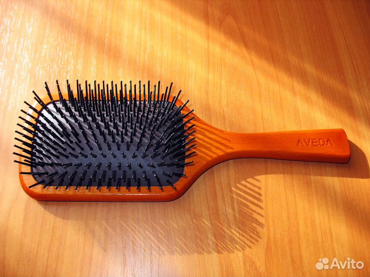 Новая деревянная массажная расчёска Aveda