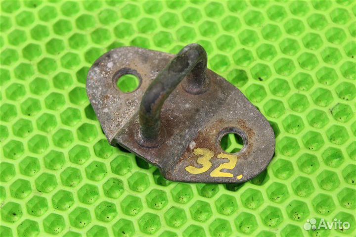 Петля замка багажника Mazda Bongo SK82MN F8 2008