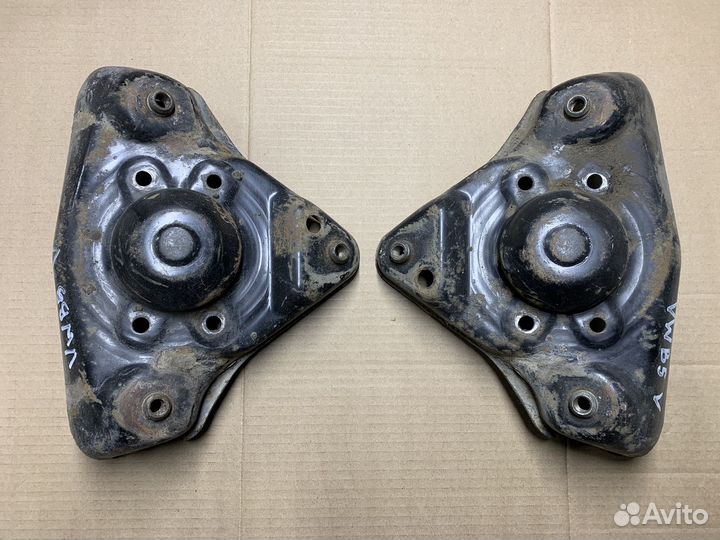 Кронштейн переднего амортизатора Audi a4 a6 VW b5