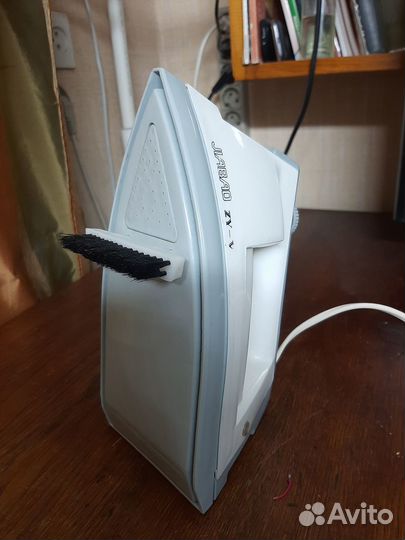 Электроутюг пластмассовый паровой