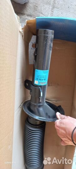 Продам стойки амортизации новые 