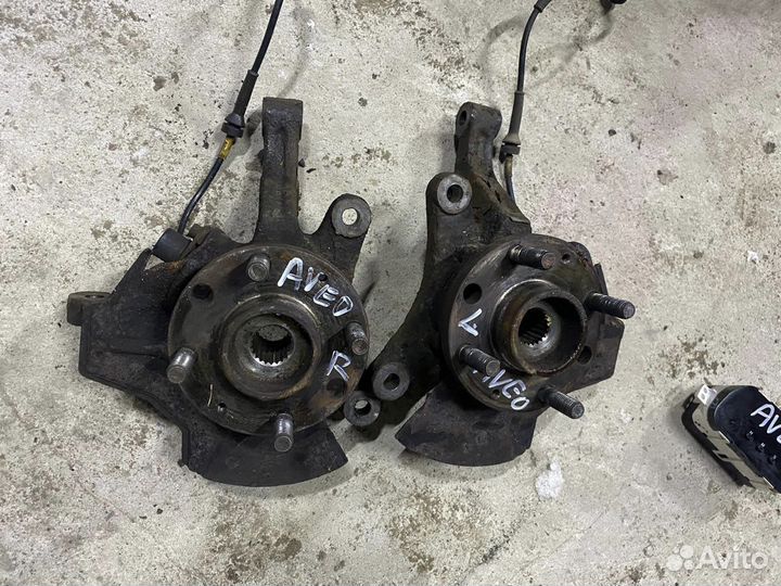 Кулак Шевроле Авео t250 левый правый