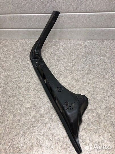 Водосток крышки багажника левый Mercedes-Benz