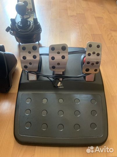 Игровой руль logitech g25 в хорошем состоянии