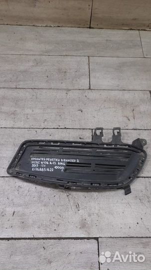 Кронштейн решетки правый Mercedes W176 A Class Amg