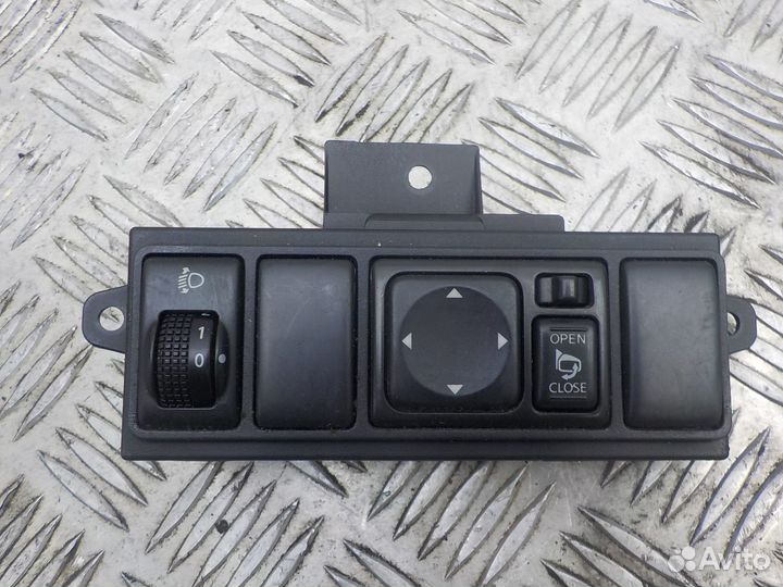 Кнопка Nissan Tiida 2007