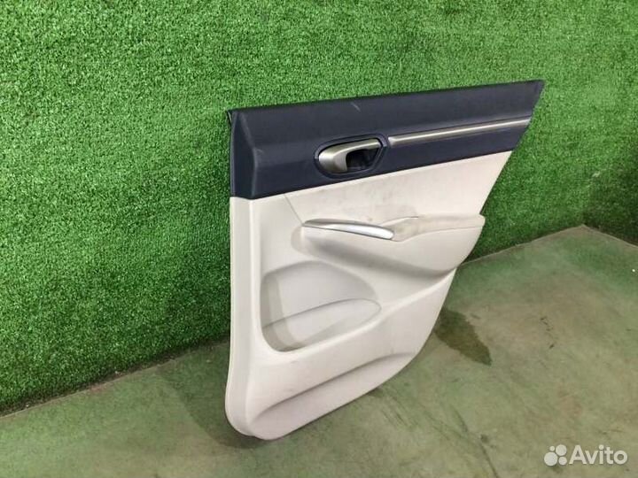 Обшивка двери задняя правая Honda Civic FD3 LDA