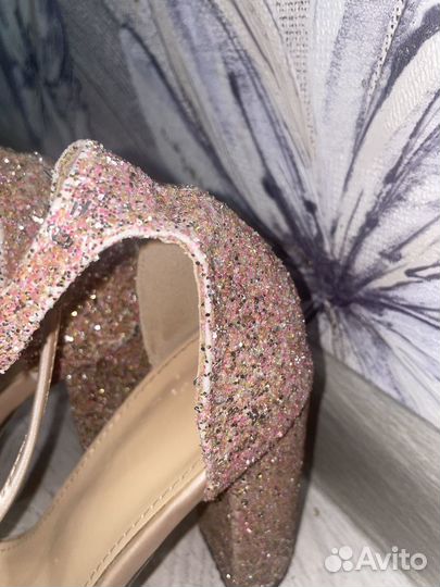 Босоножки женские