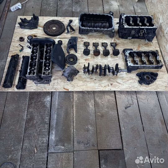 Двигатель в разборе Пежо 406 (6fz ew7j4)