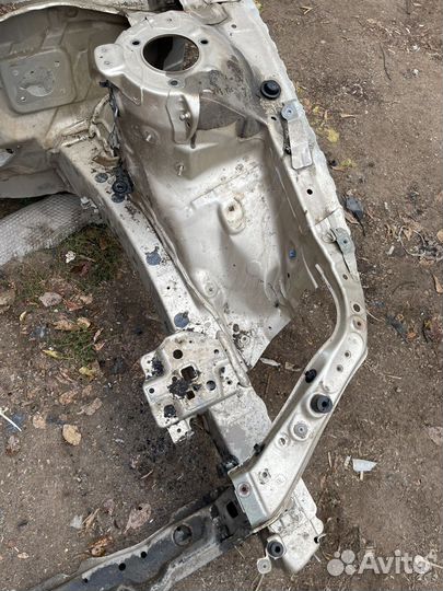 Передняя левая четверть Toyota Camry 50