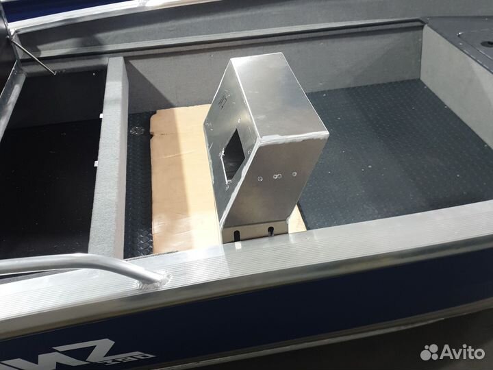 Рулевая консоль для лодки