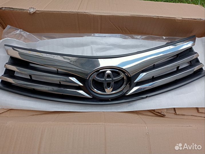 Решетка радиатора toyota corolla E 180