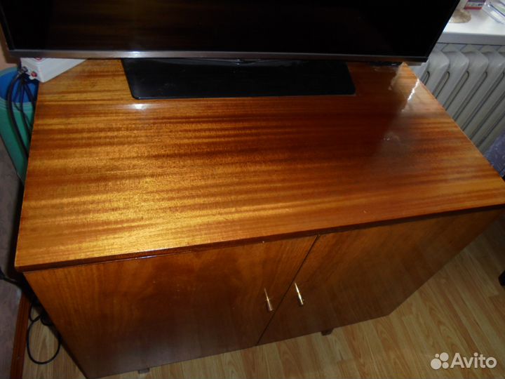 Две Тумбочки- обьёмная,вместительная и поменьше