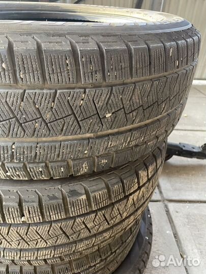 Pirelli Ice Asimmetrico Plus 215/60 R17