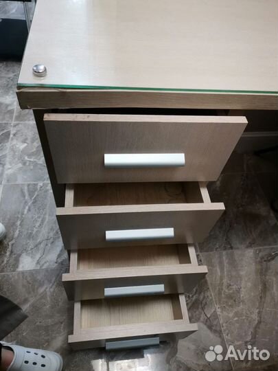 Маникюрный стол