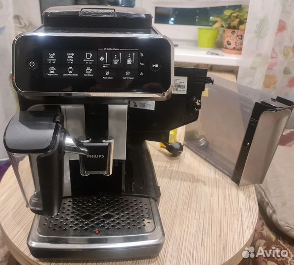 Кофемашина Philips EP3246/70 Series 3200 LatteGo