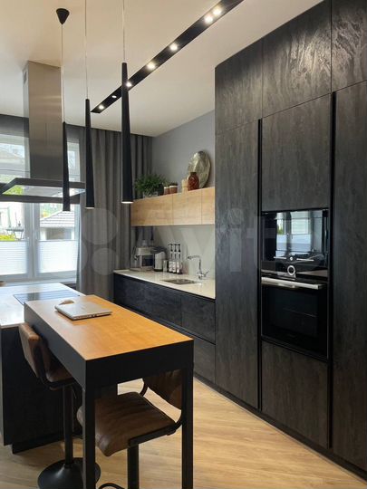 4-к. квартира, 156,7 м², 1/4 эт.