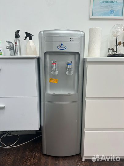 Кулер для воды напольный