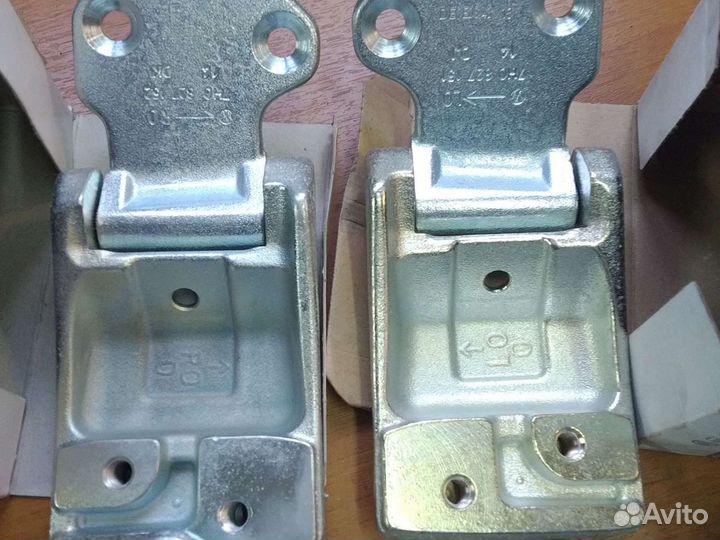 VW transporter T5 Петля двери багажника