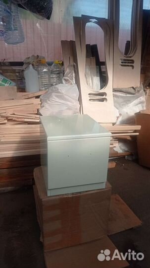 Тумба, окрашенная с галактическим эффектом