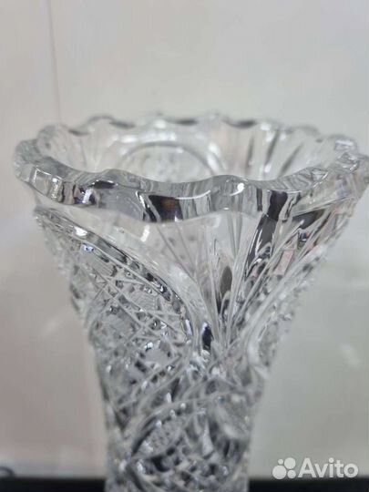 Ваза с резным декором, хрусталь
