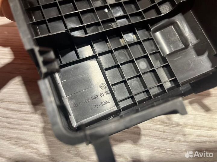 Крышка блока предохранителей Mercedes-Benz Gle