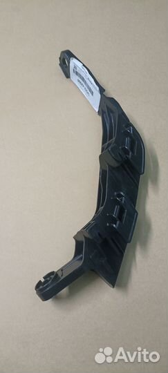 Кронштейн бампера Rav4 V50 52562-42060