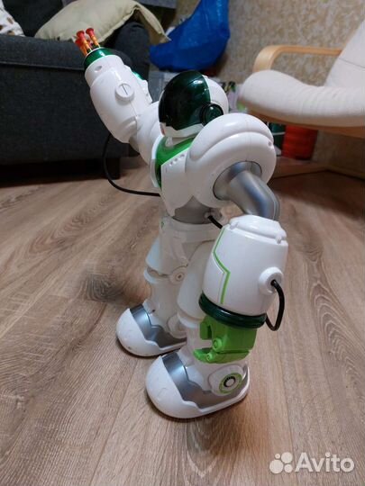 Робот на пульте управления