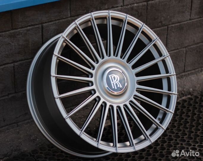 Кованые диски GT Forged R22 на RollsRoyce Cullinan