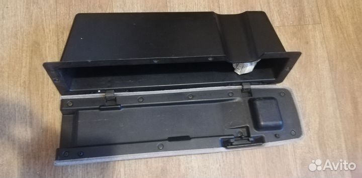 Подлокотник заднего сидения Honda Prelude