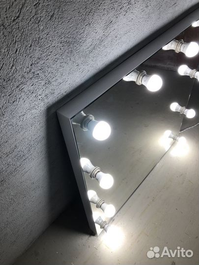 Зеркало с подсветкой для ванной