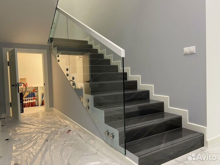 Стеклянные перила с различным дизайном