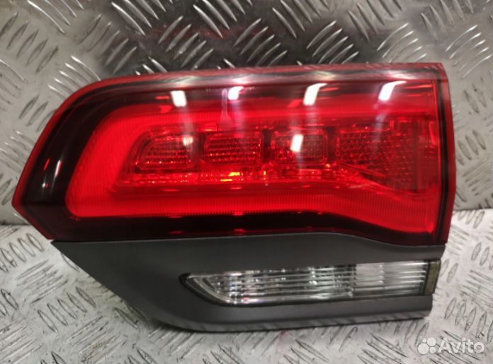 Фонарь задний Jeep Grand Cherokee Wk2 рест