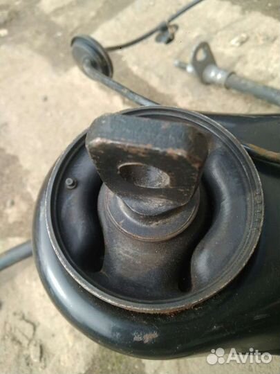 На Mitsubishi Asx задний правый рычаг ступица