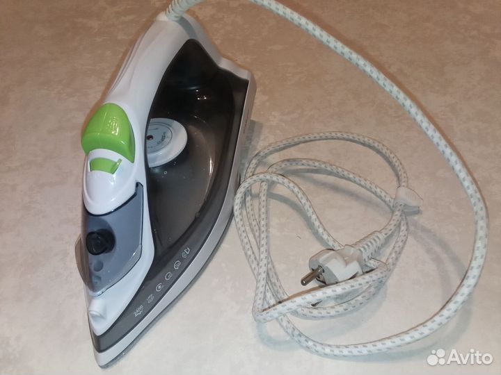 Утюг паровой Tefal и Scarlett