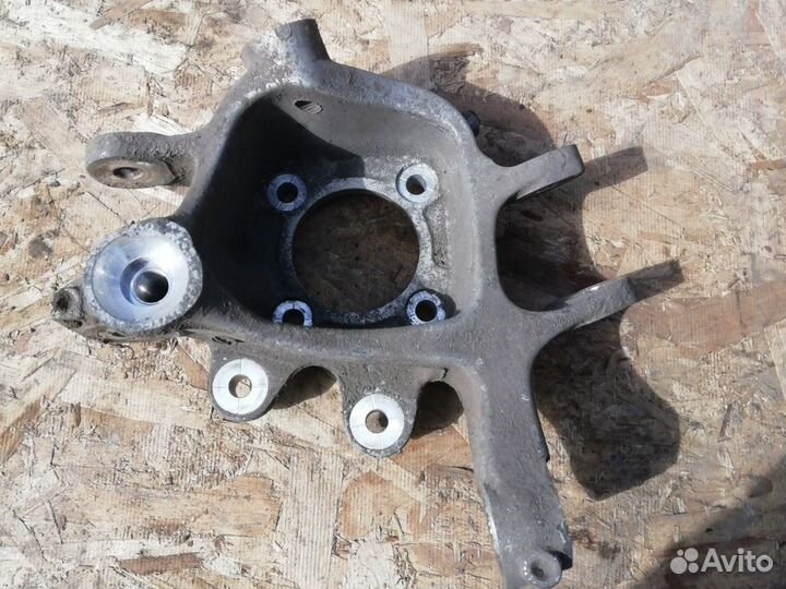 Поворотный кулак задний правый бмв ф10 BMW f10