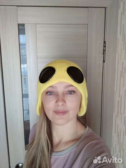 Шапка с защитой от ветра и солнцезащитными очками