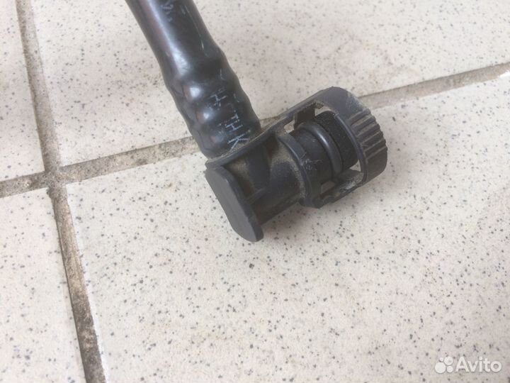 BMW F10 Трубка вентиляции с Японии