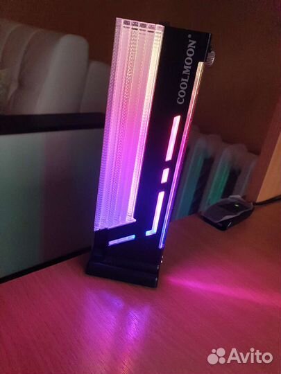 Вертикальный держательви деокарты