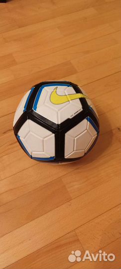 Футбольный мяч Nike strike lightweight