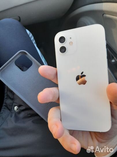 iPhone 12, 64 ГБ