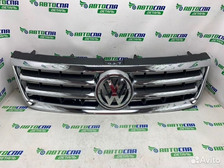 Решетка радиатора передняя Volkswagen Touareg