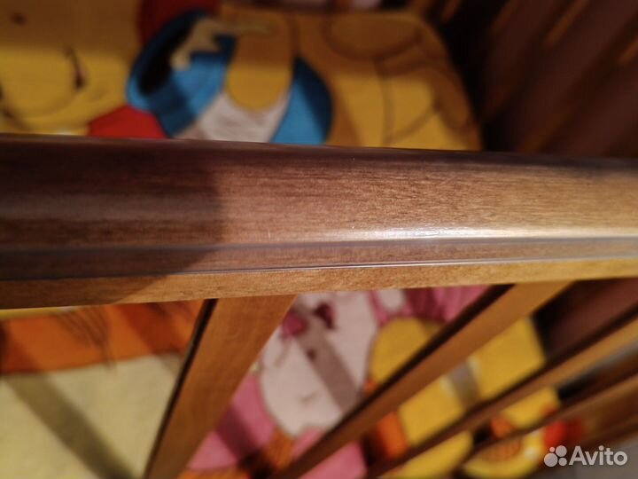 Детская кроватка с маятником и ящиком